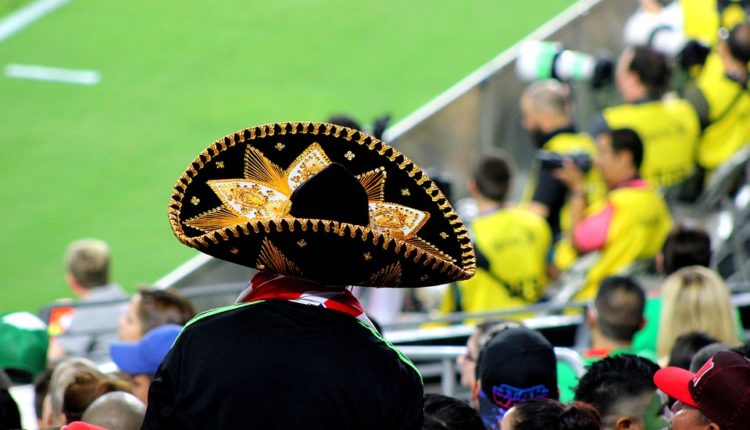 Un aficionado mexicano disfruta del Mundial en Rusia 2018