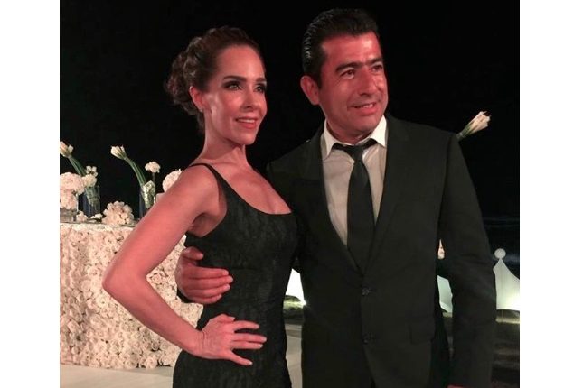 tras el asesinato de su esposo, sharis cid reaparece en público viaja a houston para nacimiento de su nieta