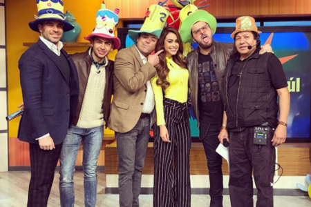 Festejan cumpleaños de Yanet García con “cariñosos” abrazos