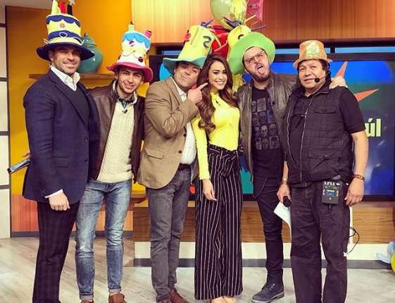 festejan cumpleaños de yanet garcía con cariñosos abrazos hoy fotos en tanga