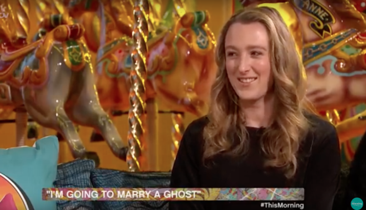 mujer se casa con fantasma