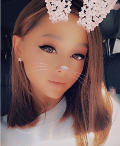 ariana grande sorprende con radical cambio de imagen sin cola de caballo cabello corto