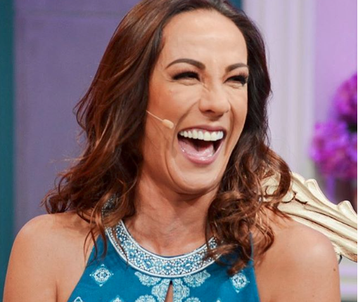 consuelo duval comparte foto en toples en instagram para recibir la navidad enciende las redes