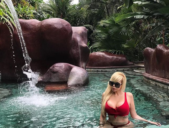 hija de laura bozzo enciende redes con fotos en diminuto bikini de leopardo en colombia