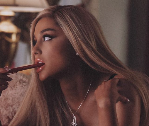 ariana grande estrena videoclip de ‘thak u next’homenaje películas 90 chicas pesadas