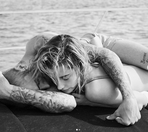 justin y hailey bieber pronto se convertirán en padres en entrevista vogue arabia