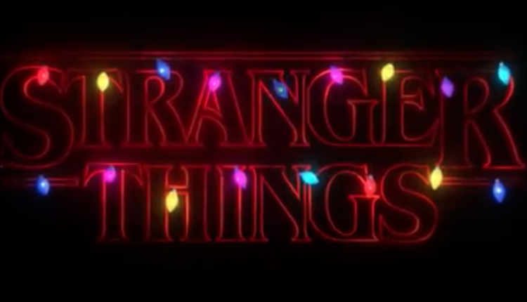 elenco de stranger things netflix desea felices fiestas a sus seguidores de esta forma video