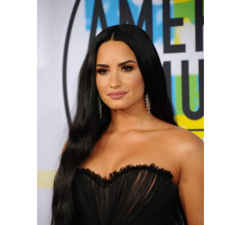 demi lovato confirma su nueva relacion con Henry levy enromántico video