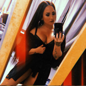 demi lovato confirma su nueva relacion con Henry levy enromántico video