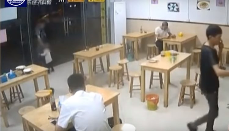 deja a su hija empeñada