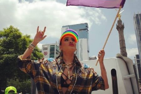 Le llueven burlas a Galilea Montijo por su look en la Marcha LGBT