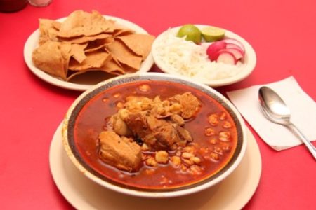 Pozole: Los beneficios que puedes obtener al comerlo