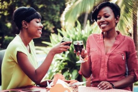 ¡Adiós gym! Ciencia revela que puedes bajar de peso con vino tinto
