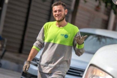 ‘Mr. Trash de Cumbres’: El guapo recolector de basura que se volvió viral
