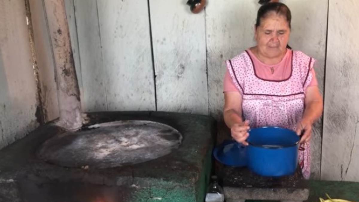 señora youtuber comida mexicana