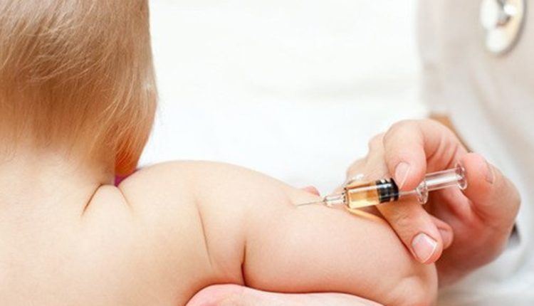 bebe muere hospitalizados vacunas