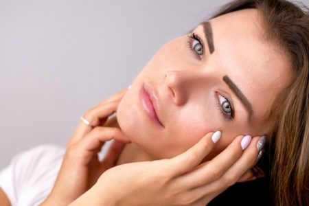 ¡Alto a las exfoliaciones faciales! Puedes dañar tu rostro