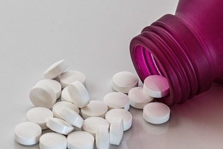 Crecen los senos de un hombre por tomar un medicamento