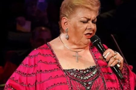 Nieta de Paquita la del barrio salta de taxi por acoso