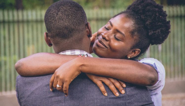 parejas hombres bajitos