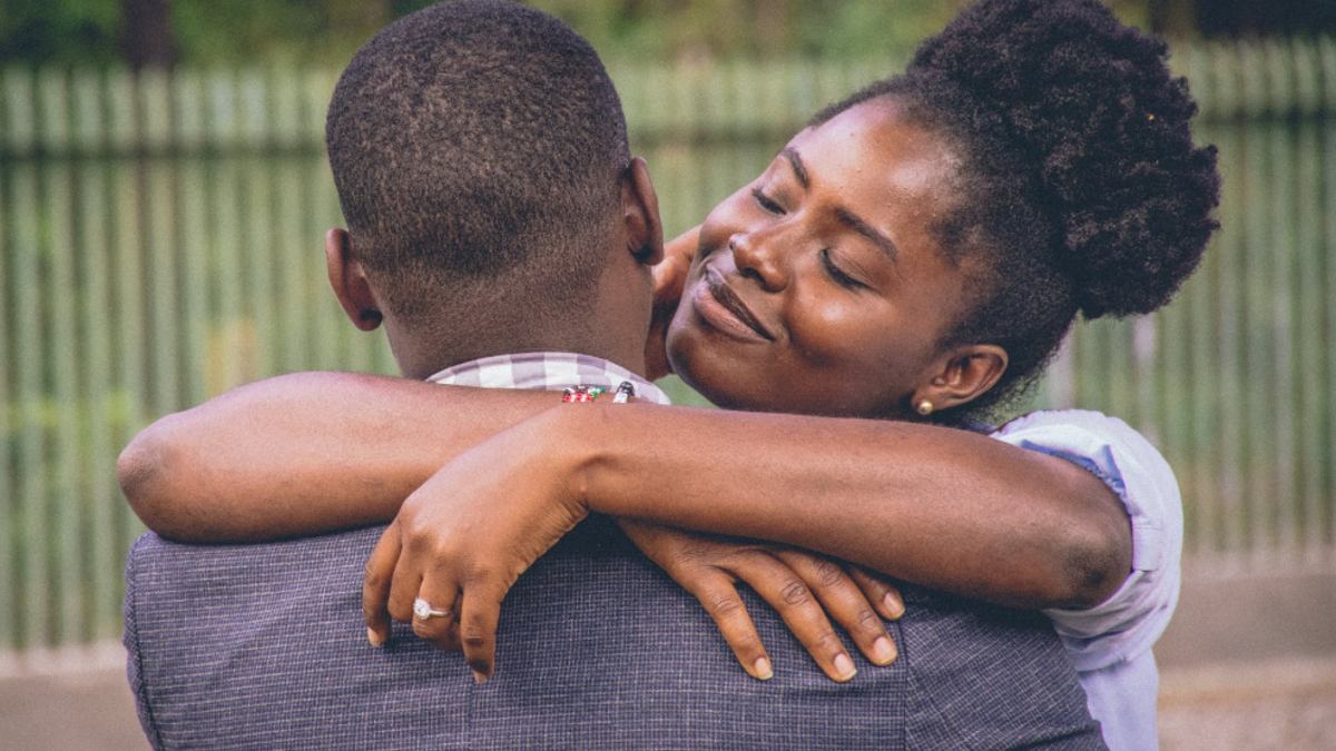 parejas hombres bajitos