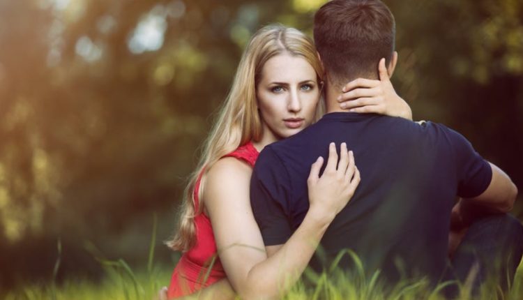 pareja control relacion