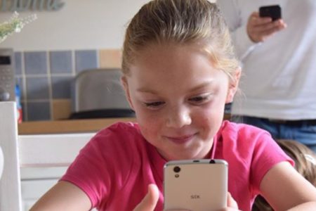 ¿Cuáles son los daños de las redes sociales en los niños?