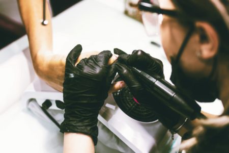 5 motivos por los que se te pueden caer las uñas
