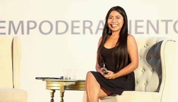 yalitza aparicio regalo novio