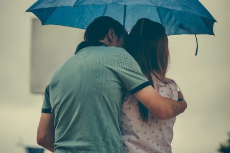 Dos de cada tres parejas románticas comienzan siendo amigas