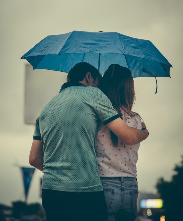 Hombre enamorado (Pexels), Dos de Tres parejas románticas comienzan siendo amigas.