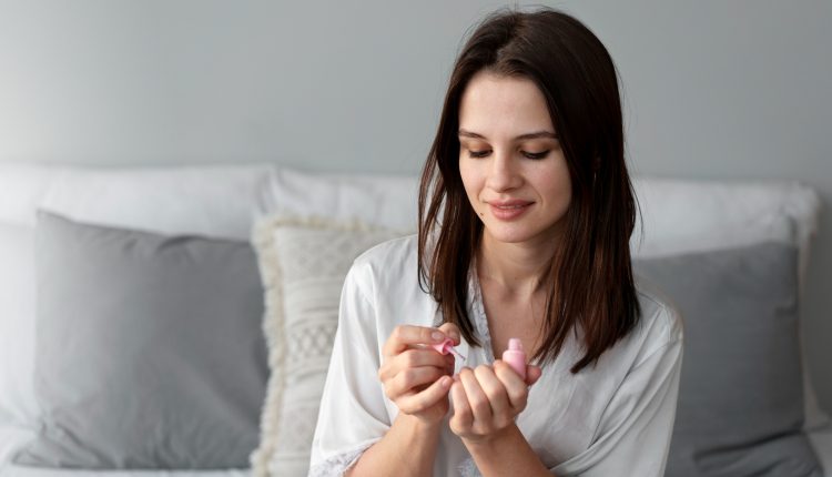 ¿Qué hacer cuando aparecen grietas en el gel de las uñas?