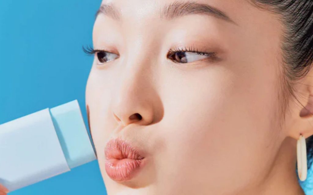 Toma en cuenta su FPS, la textura que tiene, tu tipo de piel, el acabado que deja y decide si prefieres una opción con color o que sea invisible. ¡Conoce los detalles!