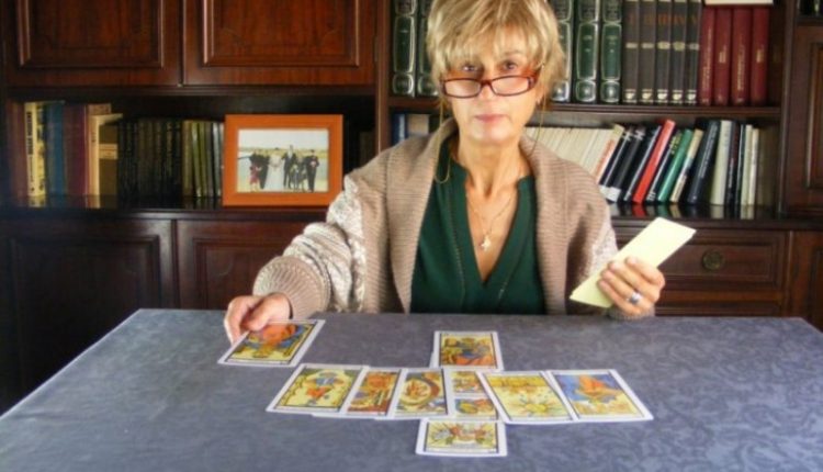Quién es Paloma Lafuente: así trabaja esta tarotista y vidente